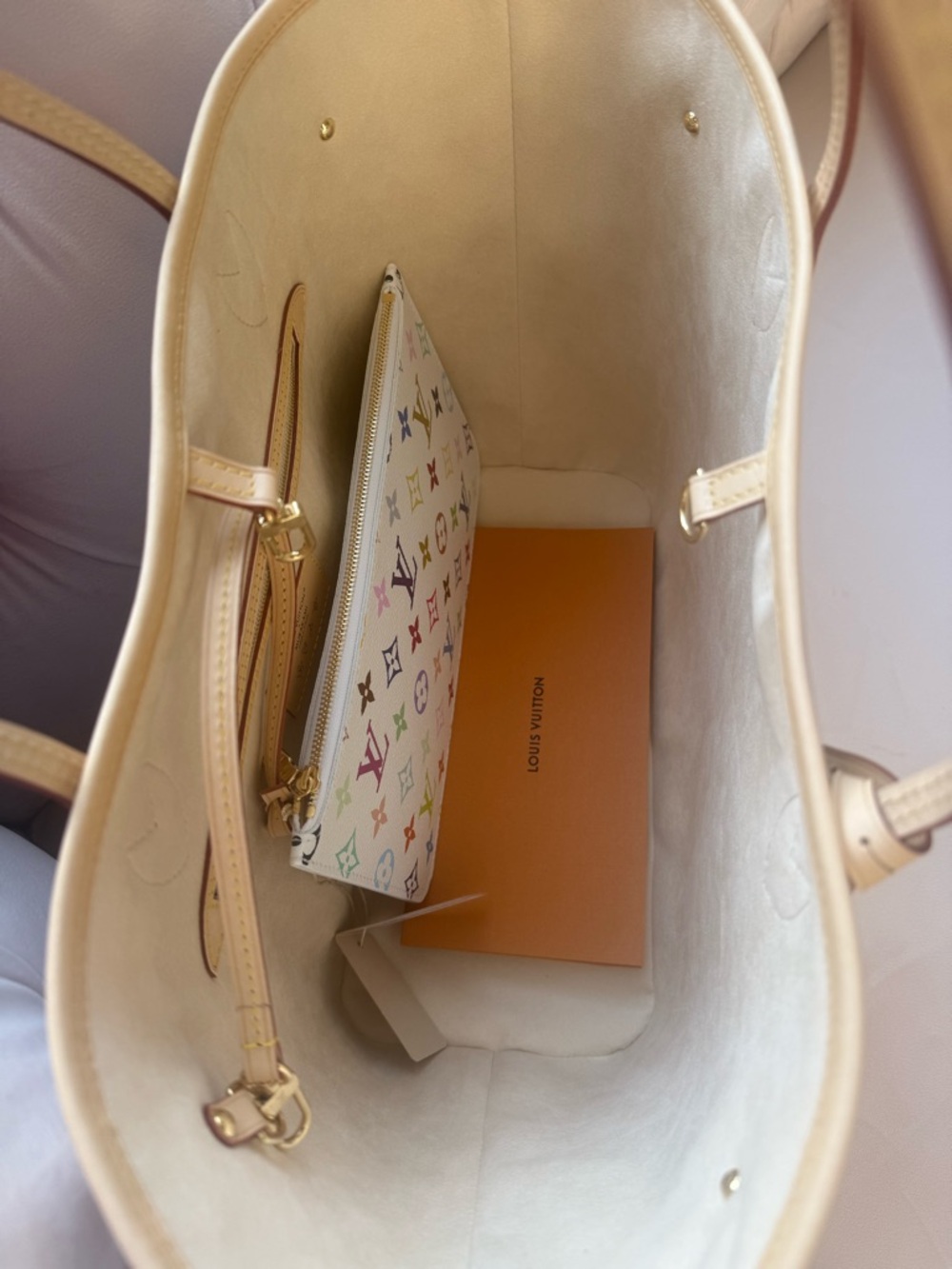Louis Vuitton Bag - Picture 3 of 4